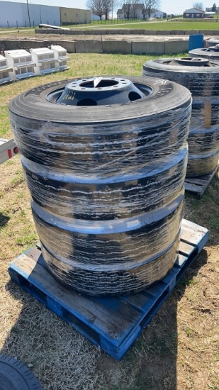 4 295/75R22.5 Tires and Rims