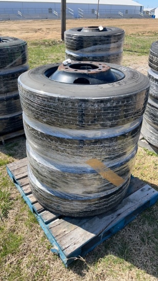 4 265/75R22.5 Tires and Rims
