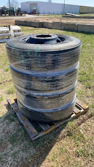 4 295/75R22.5 Tires and Rims