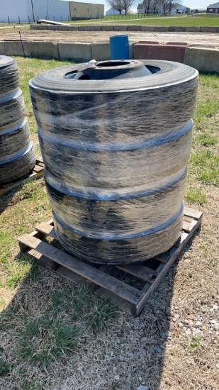 4 295/75R22.5 Tires and Rims
