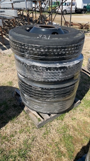 4 295/75R22.5 Tires and Rims