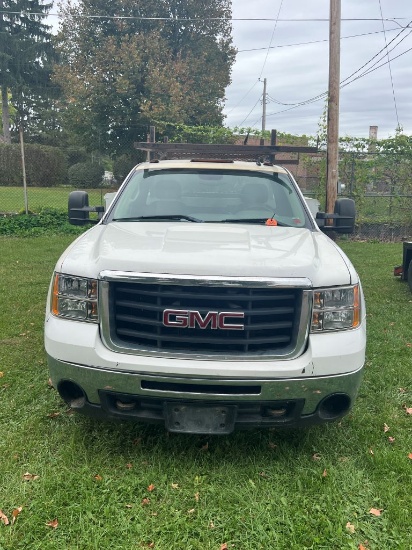 2007 GMC Truck Sierra 3500  6.0 Gas  Automatic Aprox 100,000   works good