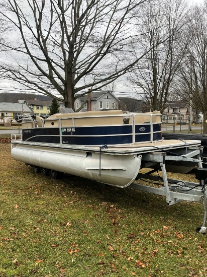 2015 Harris Pontoon boat  20' w 50 HP Tohatsu 2018 engine  runs 100%  servi