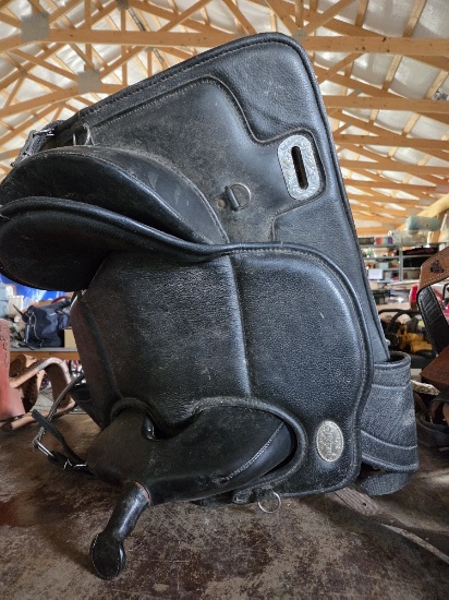 Black Treeless Saddle