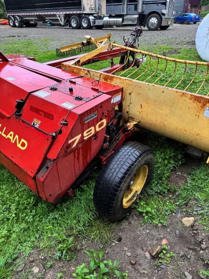 New Holland 790 Chopper w/ hay head