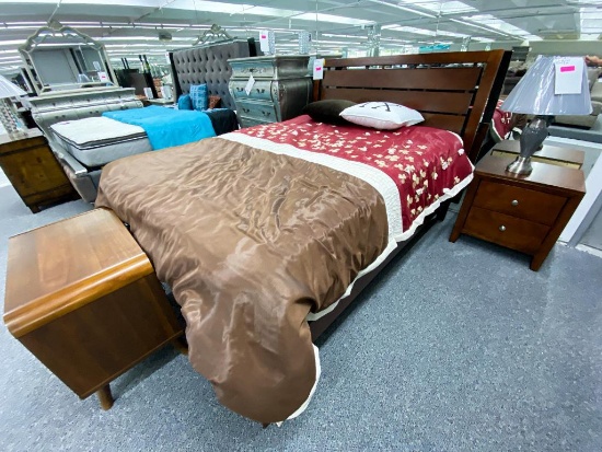 Traditional queen brown bed set (headboard, footboard, rails)