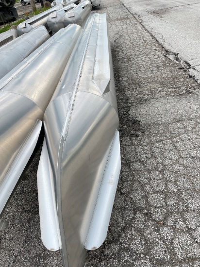 Pontoon log 21' 2" long single marine boat