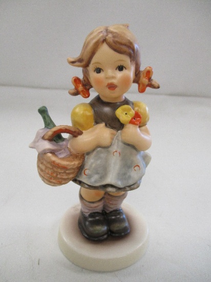 M.J. Hummel 1994/1995 Kleine Besucherin Little Visitor figurine, part # 563/0 TMK-7