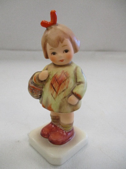 M.J. Hummel I Bought You A Gift / Ich bring Dir was figurine, part # 479 TMK-6