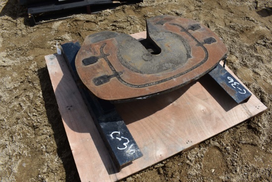 Universal 5th wheel plate