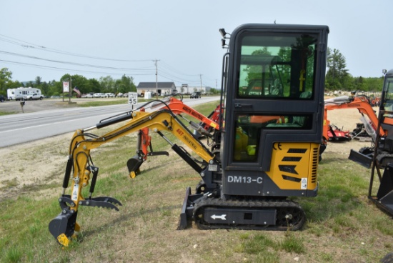 AGT mini excavator, model DM13-C