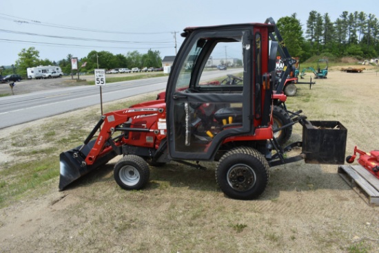 2018 Massey Ferguson GC1705 sub compact tractor with bucket