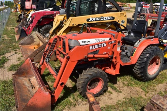 Kubota B2400 tractor with bucket