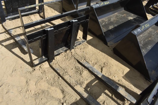 New Kivel mini pallet fork attachment