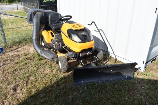 Cub Cadet i1042 riding lawn mower
