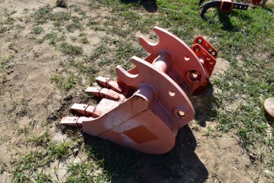 Kubota BT4554 thumb bucket