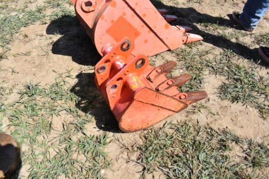 Mini Kubota thumb bucket