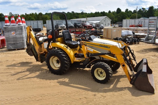 Cub Cadet 7200 4WD tractor with bucket and hoe