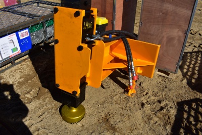 Pile hammer skid steer attachment, model AD68