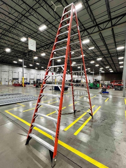 Warner 16' Fiberglass Ladder
