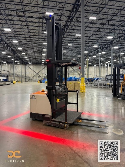 (1) 2014 Crown Order Picker SP4050-30 *Battery Included*