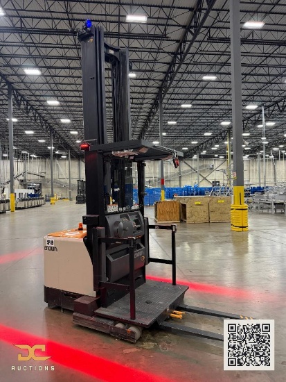 (1) 2015 Crown Order Picker SP4050-30 *Battery Included*