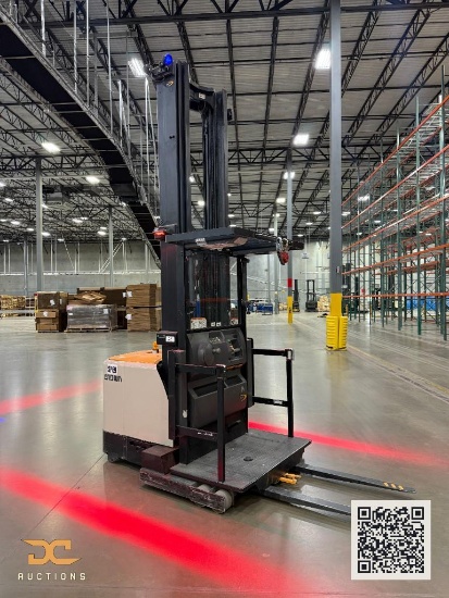 (1) 2015 Crown Order Picker SP4050-30 *Battery Included*