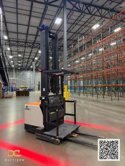(1) 2014 Crown Order Picker SP4050-30 *Battery Included*