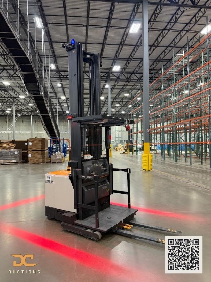 (1) 2015 Crown Order Picker SP4050-30 *Battery Included*
