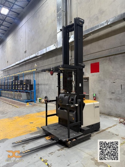 (1) 2014 Crown Order Picker SP4050-30 - Travel Disabled - Maintenance *Battery Included*