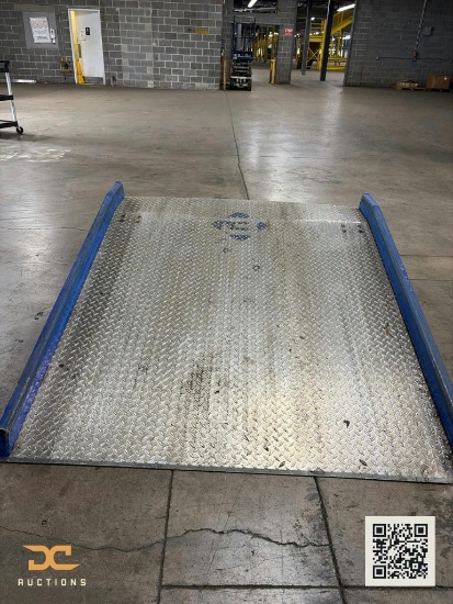 (1) Steel Diamond Plate Forklift/Yard Ramp with Blue Side Guards