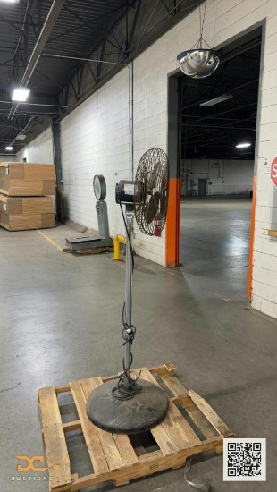 (1) Industrial Dayton Pedestal Floor Fan | 115V | 33"