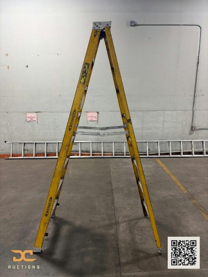 (1) Werner Fiberglass Step Ladder Yellow, A-Frame, Heavy-Duty