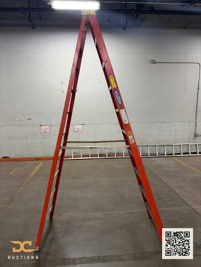 (1) Werner Fiberglass Step Ladder Approx. 10 ft, Orange, Heavy-Duty