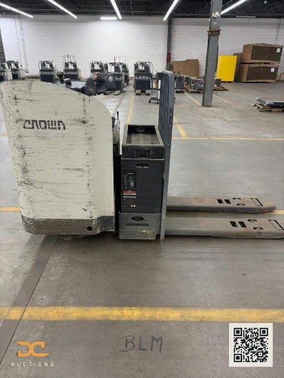 (1) 2015 Crown Electric Walkie Pallet Jack | Ride-On End Rider