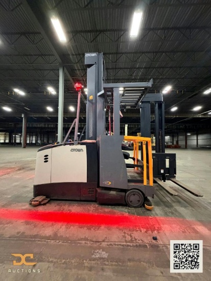 (1) Crown TSP6500-33 | Electric Turret Truck