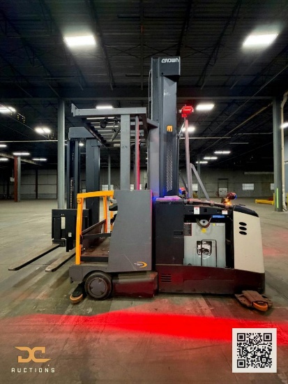 (1) Crown TSP6500-33 | Electric Turret Truck
