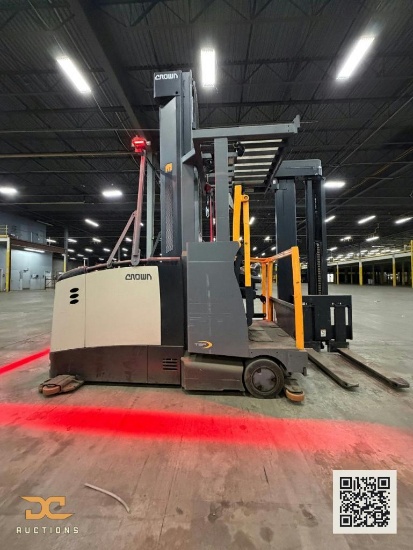 (1) Crown TSP6500-33 | Electric Turret Truck