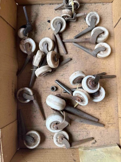 Flat of Porcelain Cast Iron Furniture Casters