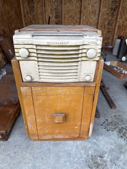 Westinghouse Model H171 Radio & Cabinet