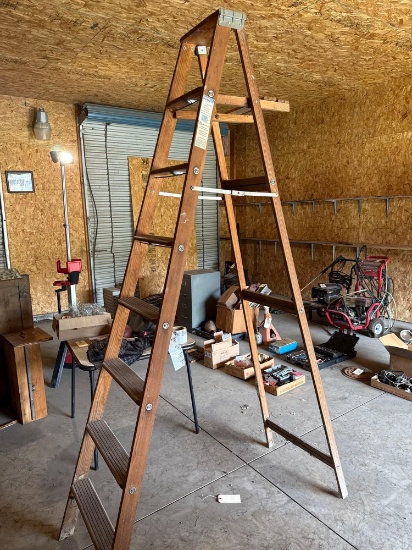 8' Wooden Stepladder
