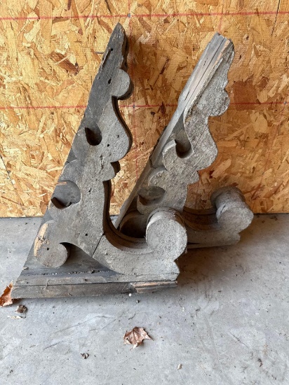 2 Wooden Scalloped Corbels
