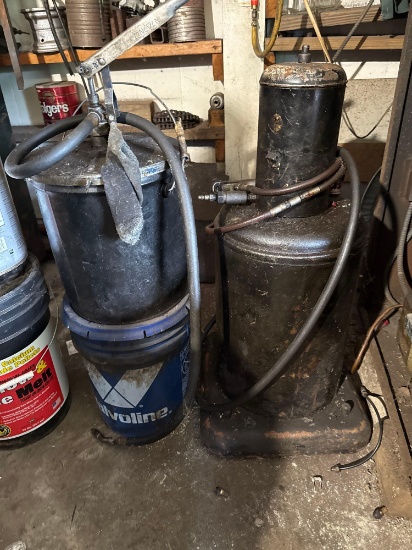 Pneumatic Grease Cart and 5 Gallon Hand Pump Grease Bucket