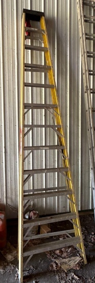 Werner 12' Fiberglass Step Ladder