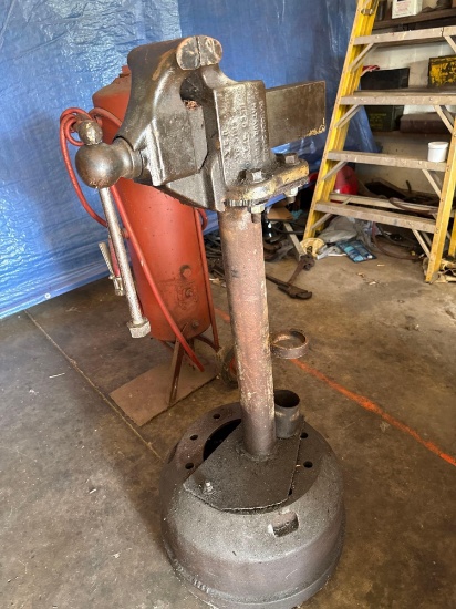 Reed Manufacturing Vise on Stand