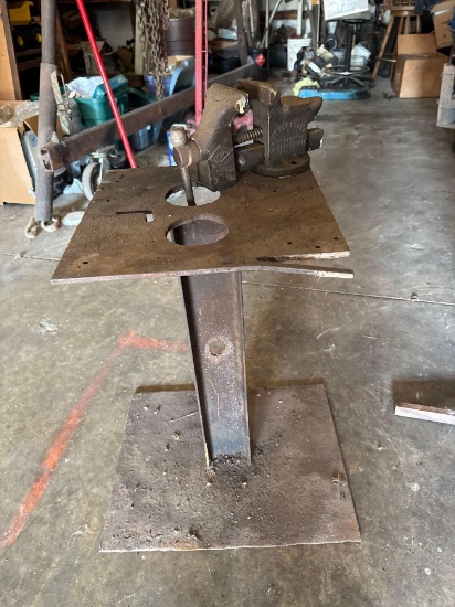 Littlestown Vise on Stand