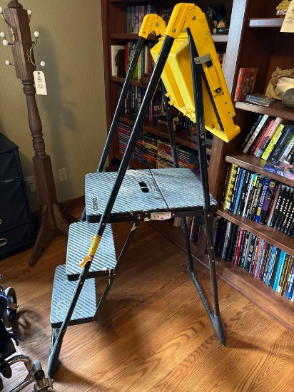 Cosco Heavy-Duty Painters Ladder