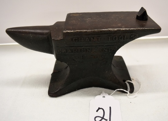 Small anvil Grant Tools Marion, IN, 2 3/4" x 5" top