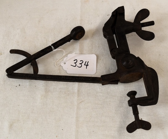 Unusual benchtop vise