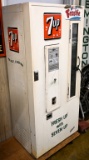 7 up LaCrosse EC81 pop machine, works,